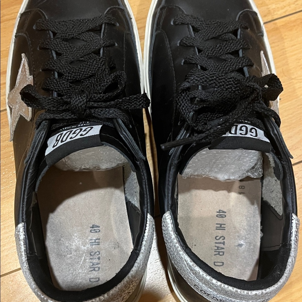 Golden Goose Black Leather Low-Top Sneakers with Silver Star - Picture 5 of 7